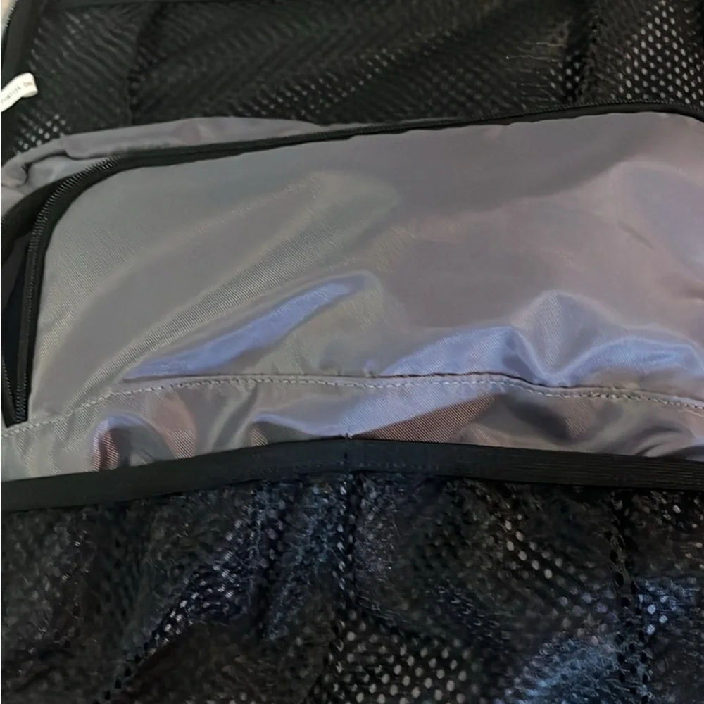 Sleek Black Travel Bag - Picture 6 of 7